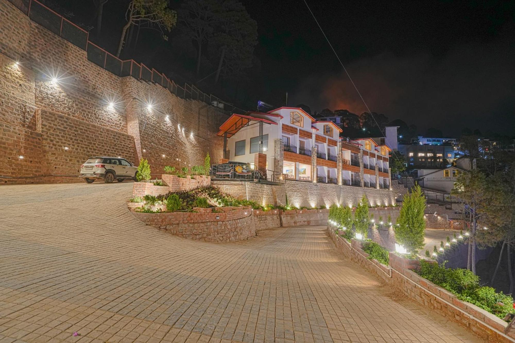 The Sanawar Heights I Kasauli I New Property Kültér fotó
