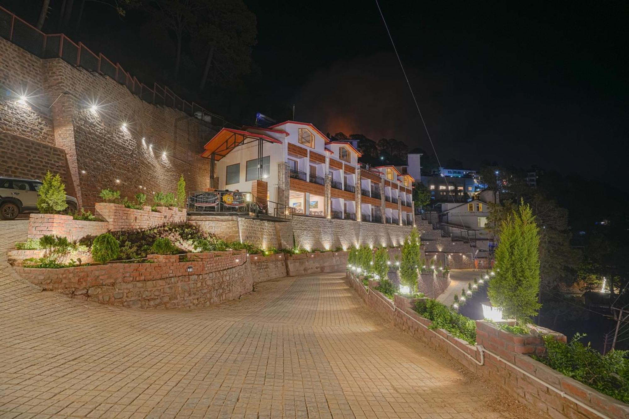 The Sanawar Heights I Kasauli I New Property Kültér fotó
